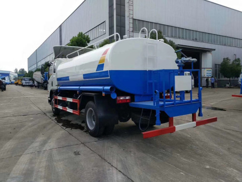 東風(fēng)灑水車廠家 東風(fēng)灑水車廠家