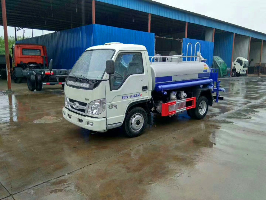 �����О�ˮ܇�N�ۣ������О�ˮ܇�S��ֱ�N���������F(tu��n)