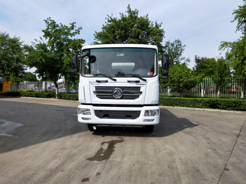 成都環(huán)衛(wèi)技能大賽 灑水車精準(zhǔn)沖刷令人叫絕 成都環(huán)衛(wèi)技能大賽 灑水車精準(zhǔn)沖刷令人叫絕