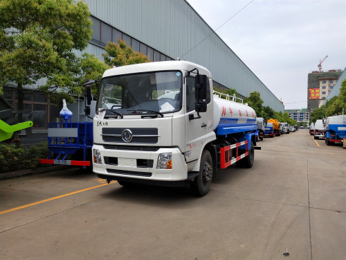 馬路上的環(huán)衛(wèi)灑水車到底有什么作用 馬路上的環(huán)衛(wèi)灑水車到底有什么作用