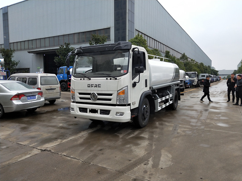 8噸灑水車多少錢一輛-程力集團公司 8噸灑水車多少錢一輛-程力集團公司