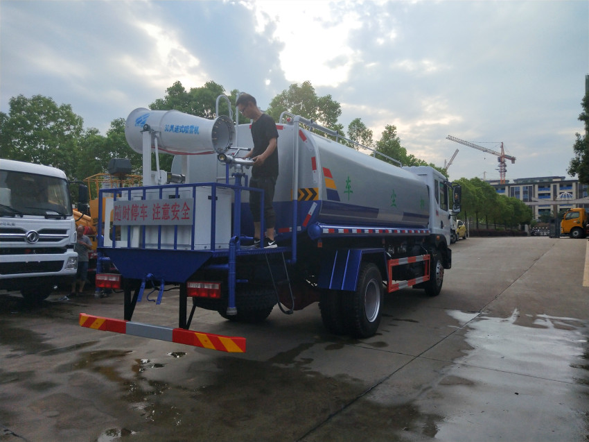 霧泡灑水車廠家 霧泡灑水車廠家