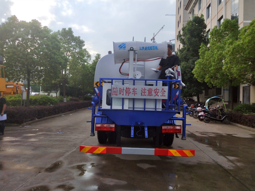 50-60米霧炮東風11-12噸抑塵車 50-60米霧炮東風11-12噸抑塵車