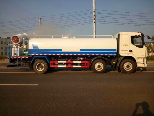 工地上用的灑水車 工地上用的灑水車