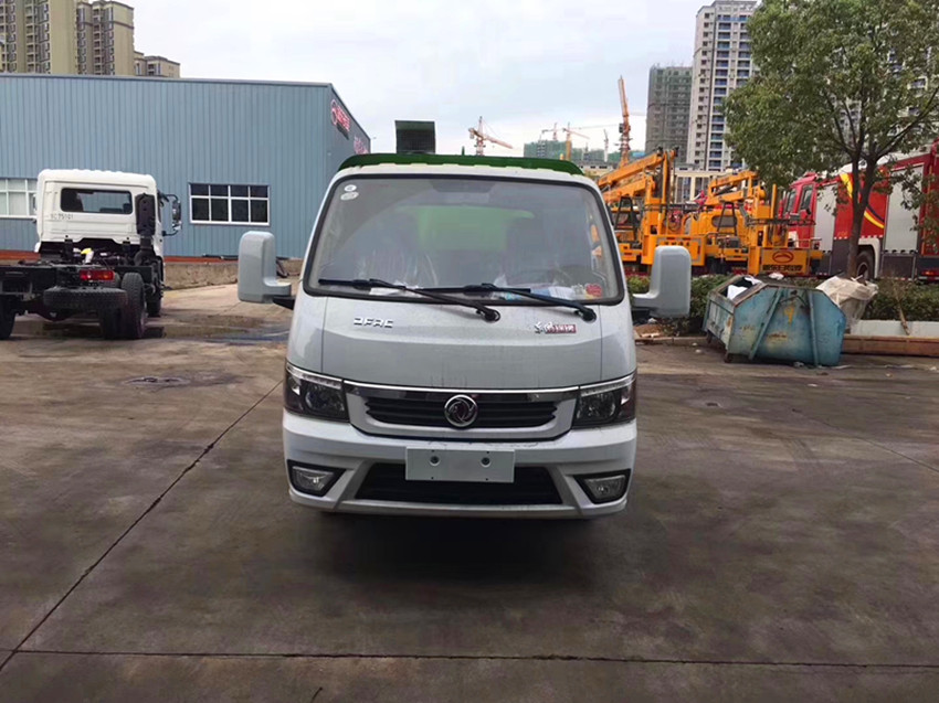 東風(fēng)小型掃路車 東風(fēng)小型掃路車