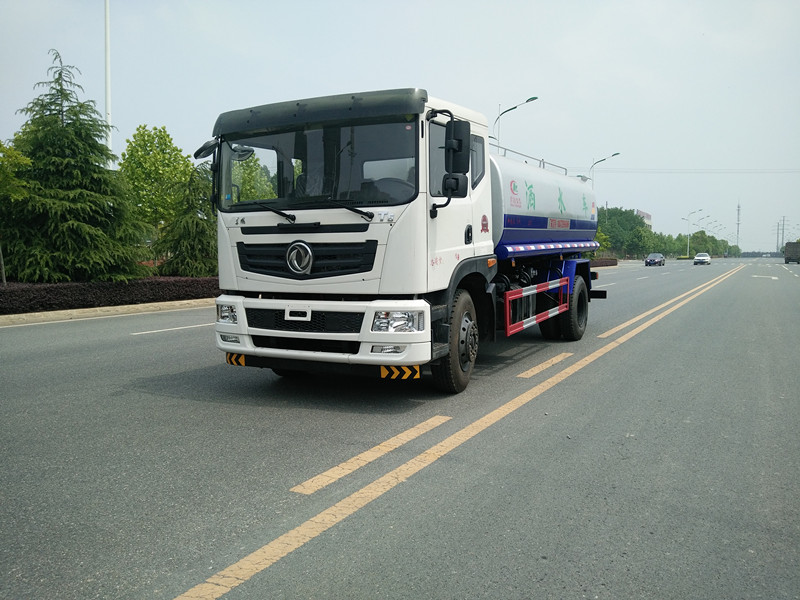 東風牌ISB190康明斯15噸灑水車廠家銷售,馬力足承載力強 東風牌ISB190康明斯15噸灑水車廠家銷售,馬力足承載力強