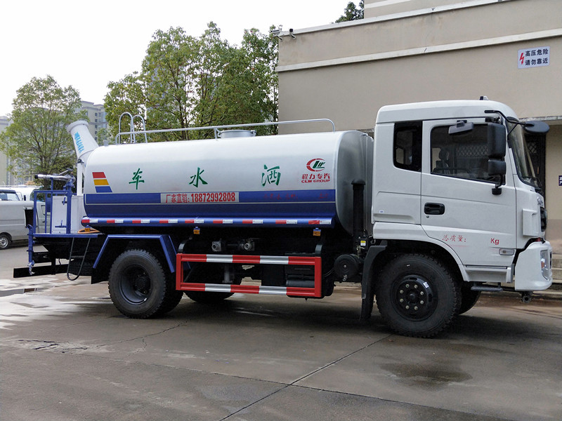 東風(fēng)專底新款12噸灑水車帶30米霧炮價格多少 東風(fēng)專底新款12噸灑水車帶30米霧炮價格多少