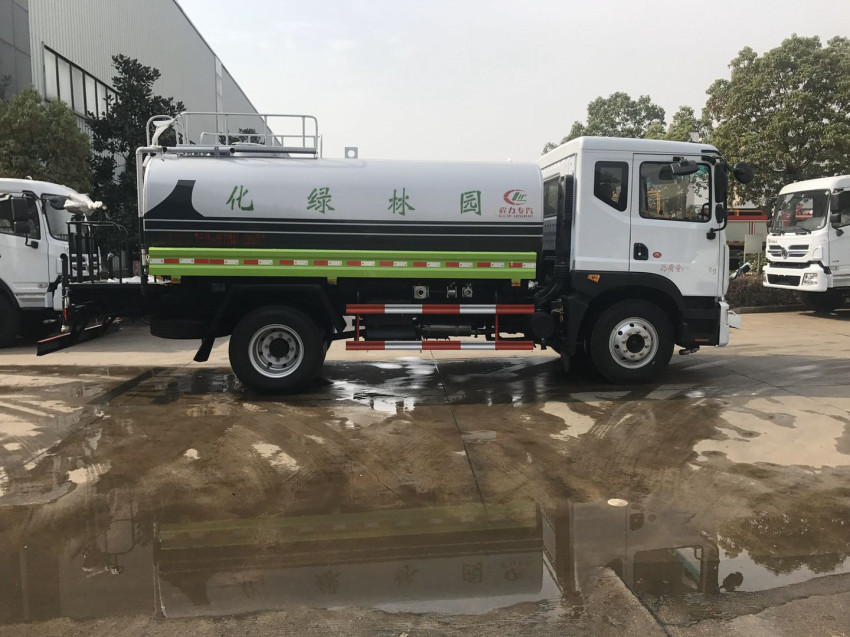 灑水車上戶 灑水車上戶