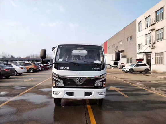 安徽5方灑水車-灑水車-6臺灑水車送往楊瞳鎮人民政府 安徽5方灑水車-灑水車-6臺灑水車送往楊瞳鎮人民政府