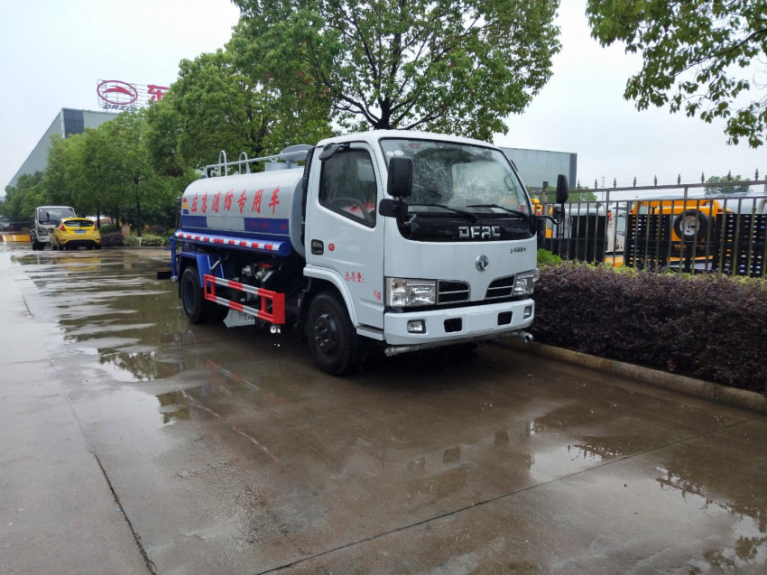 程力東風8噸灑水車價格-優(yōu)惠價格5千--1萬限數(shù)量發(fā)售 程力東風8噸灑水車價格-優(yōu)惠價格5千--1萬限數(shù)量發(fā)售