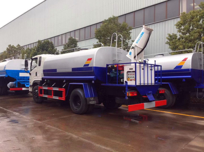 十方灑水車(chē) 十方灑水車(chē)