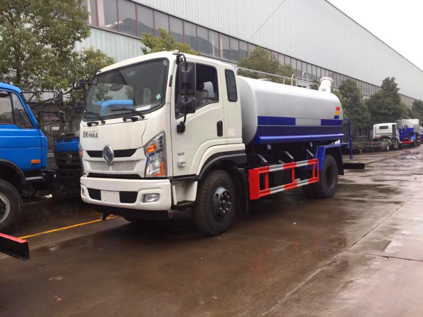 十方灑水車(chē) 十方灑水車(chē)