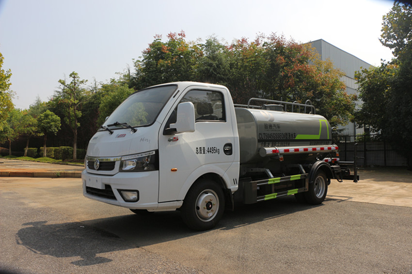氣剎和油剎版小型灑水車的選擇相關(guān)知識 氣剎和油剎版小型灑水車的選擇相關(guān)知識