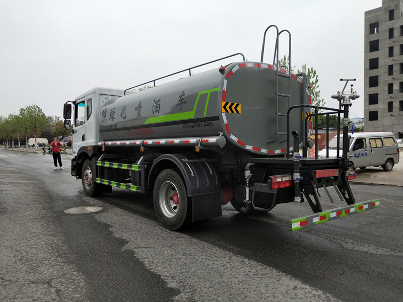 東風(fēng)灑水車(chē) 東風(fēng)灑水車(chē)