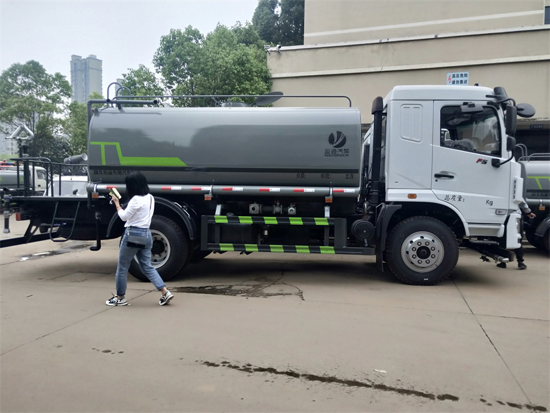 東風(fēng)12噸灑水車 東風(fēng)12噸灑水車