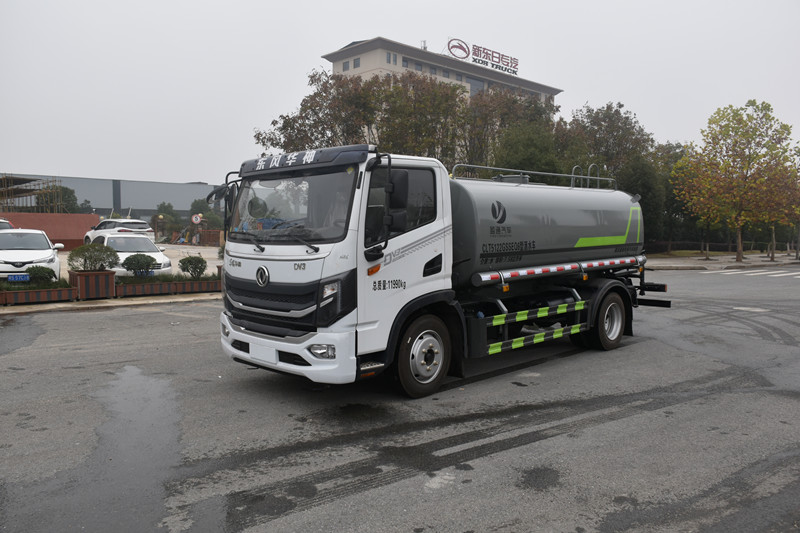 灑水車遇路邊攤-灑水車司機主動把水關(guān)掉-隨后攤主的表現(xiàn)讓人感到意外 灑水車遇路邊攤-灑水車司機主動把水關(guān)掉-隨后攤主的表現(xiàn)讓人感到意外