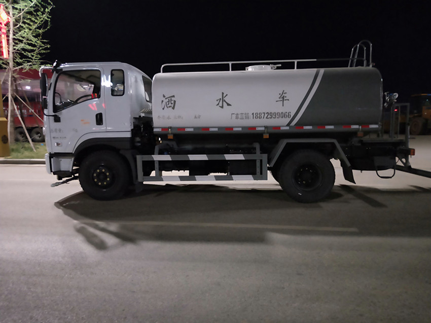 東風(fēng)專底D1國六12方灑水車 東風(fēng)專底D1國六12方灑水車