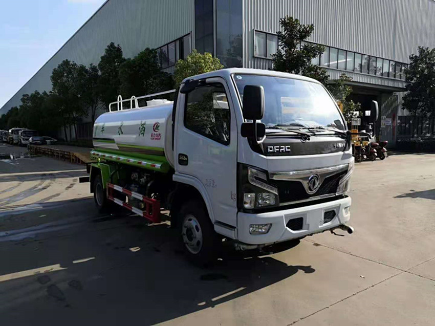 配備東風國六5噸灑水車-5立方灑水車生產廠家 配備東風國六5噸灑水車-5立方灑水車生產廠家