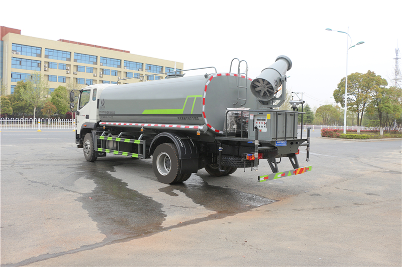 12方灑水車 12方灑水車