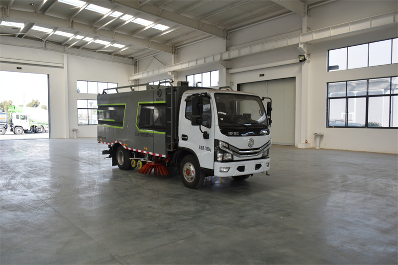 東風(fēng)多利卡5.5方洗掃車-5方清掃車廠家報價-湖北盈通 東風(fēng)多利卡5.5方洗掃車-5方清掃車廠家報價-湖北盈通