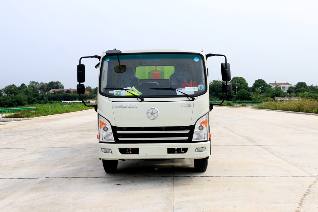大運勾臂垃圾車