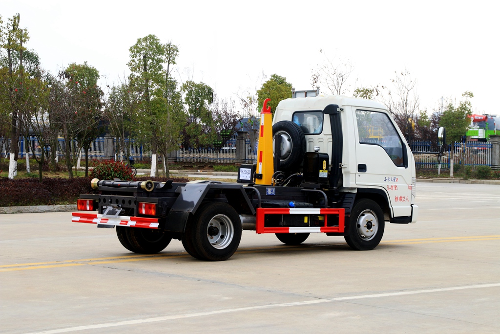 小卡之星2鉤臂垃圾車(chē)