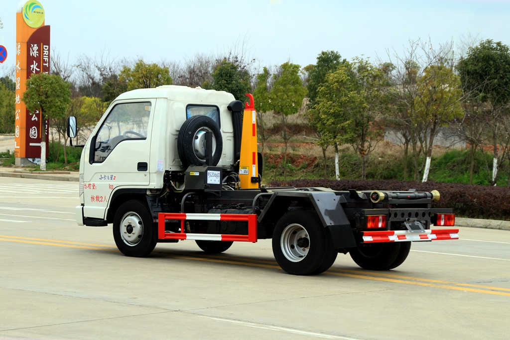 小卡之星2鉤臂垃圾車(chē)