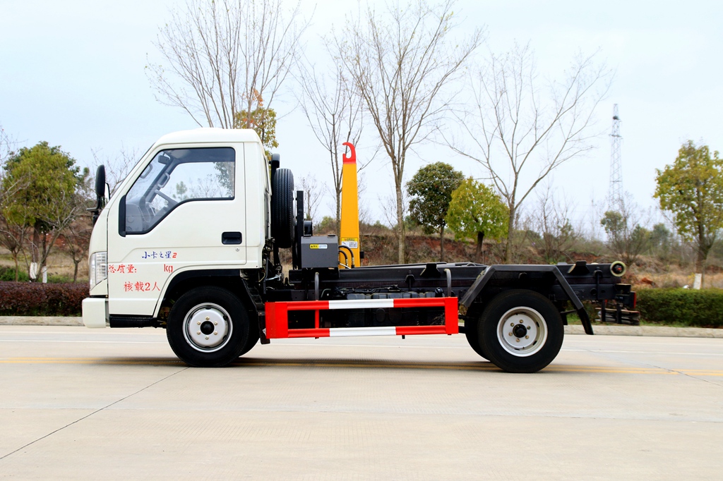 小卡之星2鉤臂垃圾車(chē)