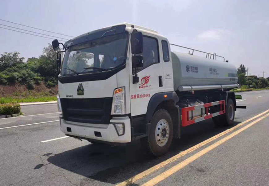 重汽豪沃14方灑水車(chē)