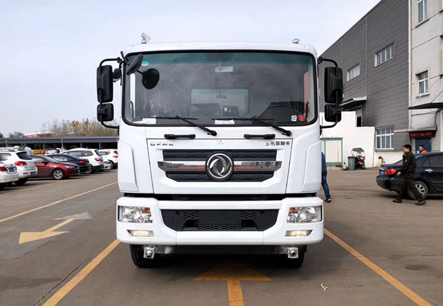 東風D9(15方)灑水車側(cè)面圖